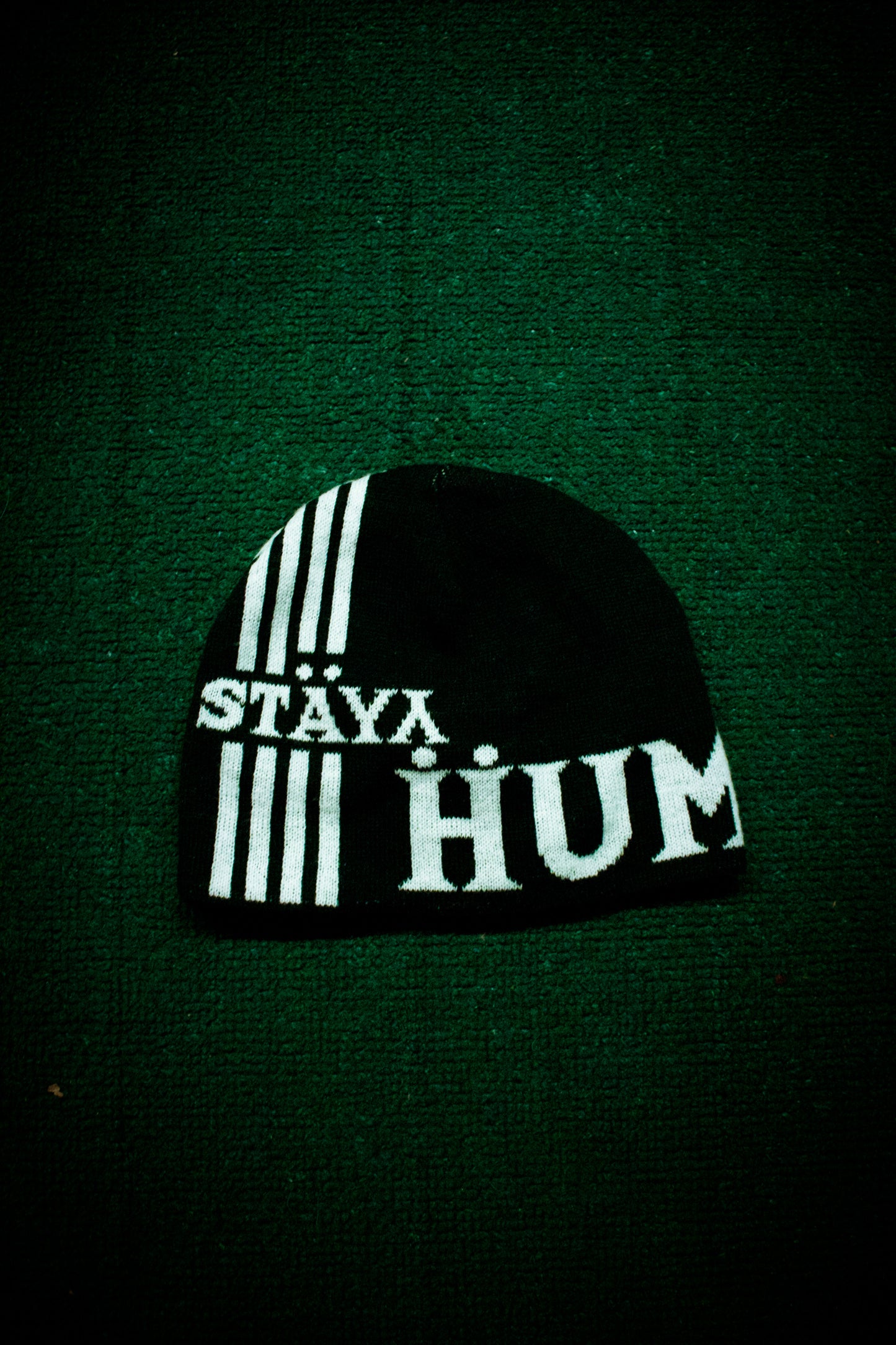 "BLÄCK" STÄYY HUMBLD BEANIE